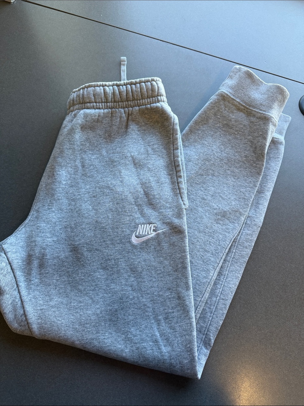 Nike Men’s Club Fleece Joggers Gray XS.